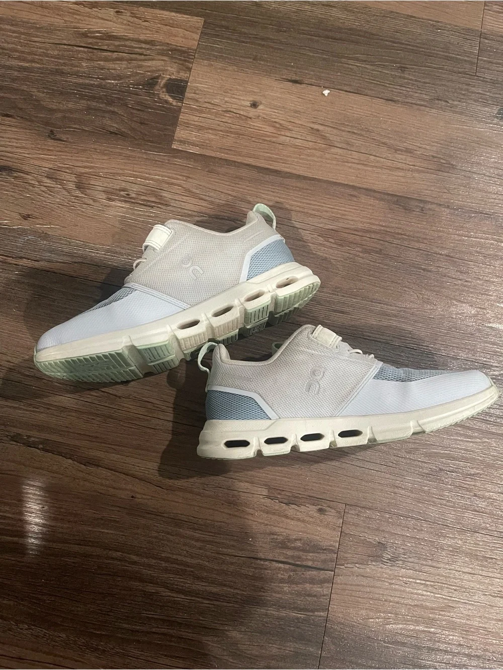 On kids Cloud sneakers light blue/ white size 3